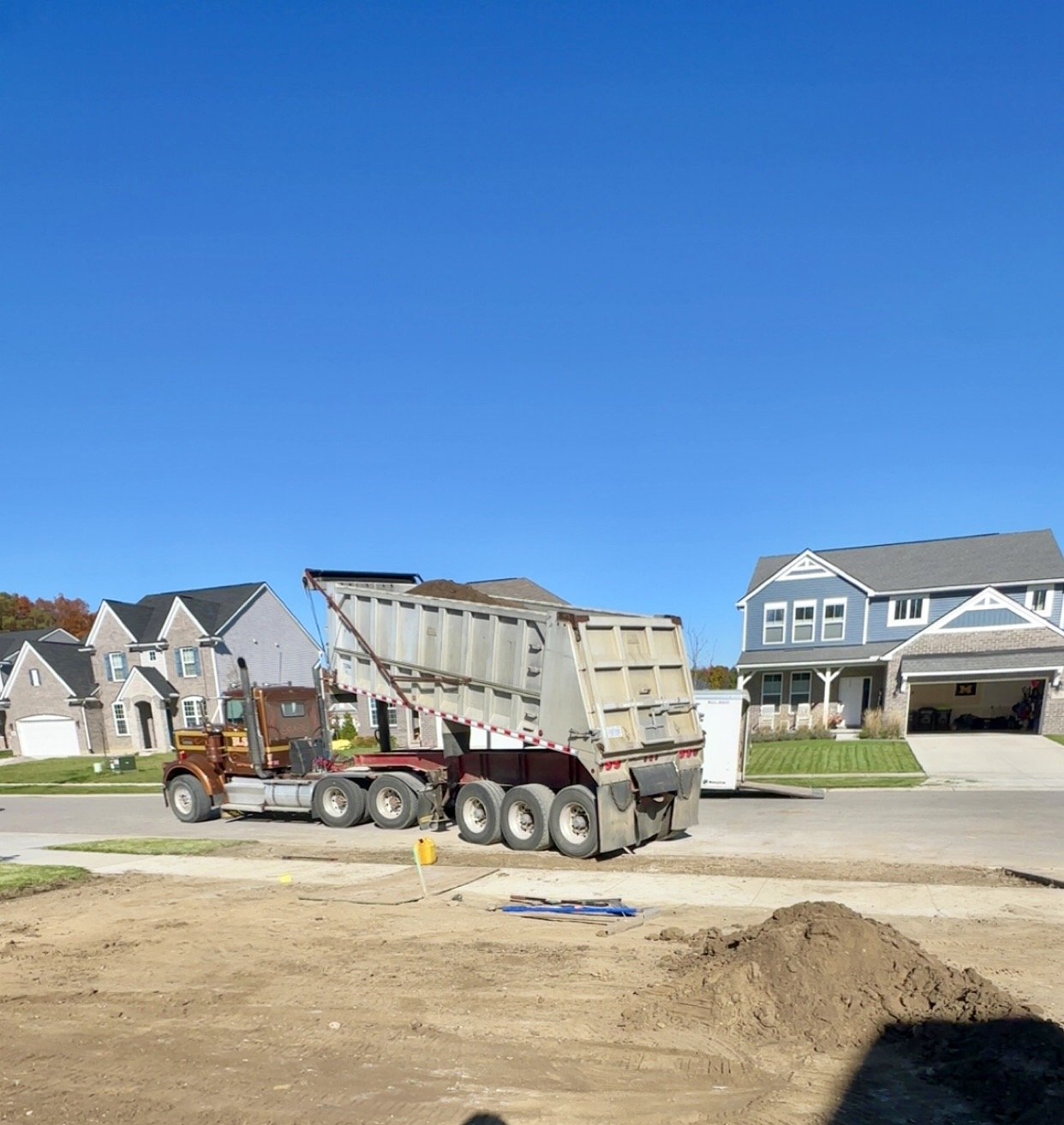 Topsoil delivery for new build